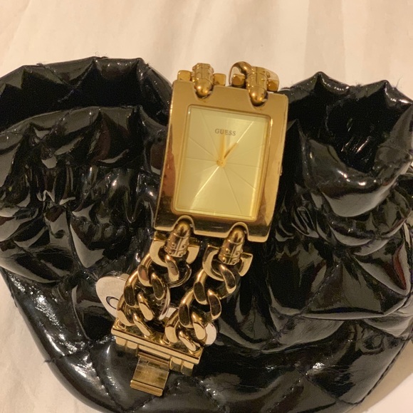 😍Guess gold tone watch💛 - Picture 5 of 6